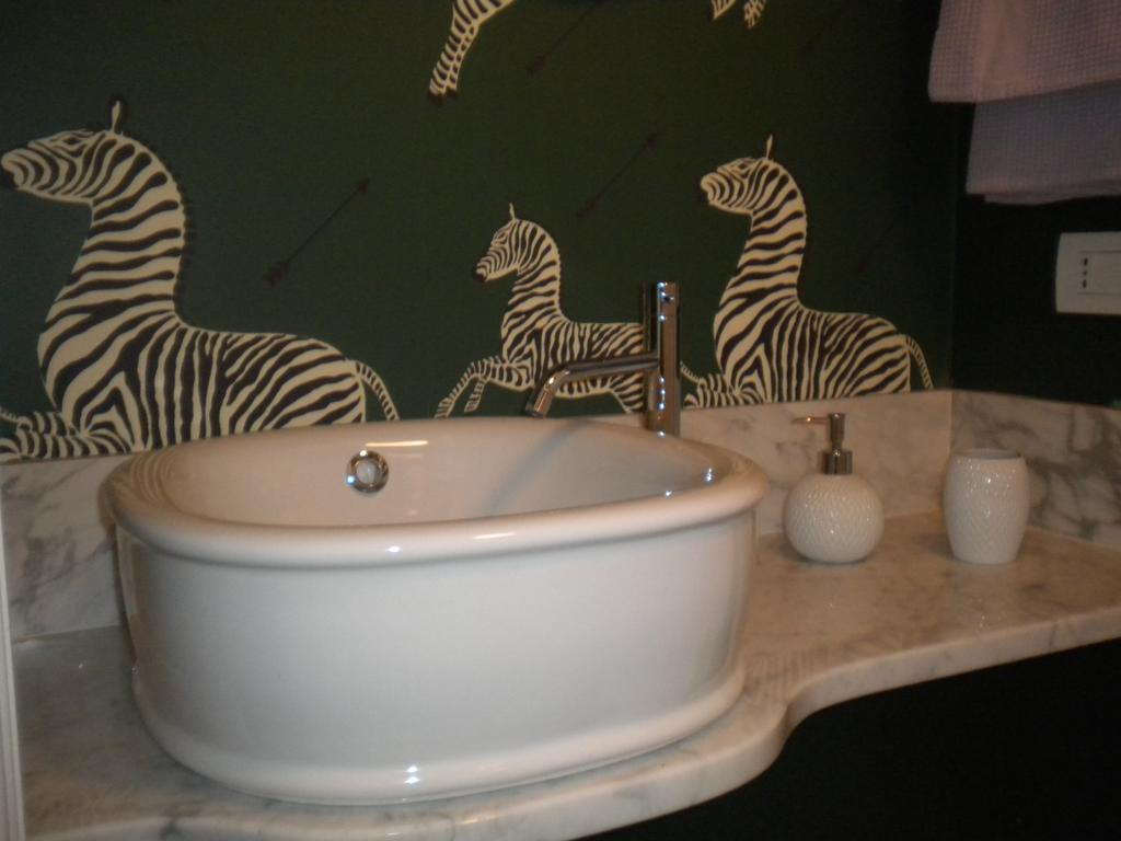 Zebra Rosso Apartment มิลาน ห้อง รูปภาพ